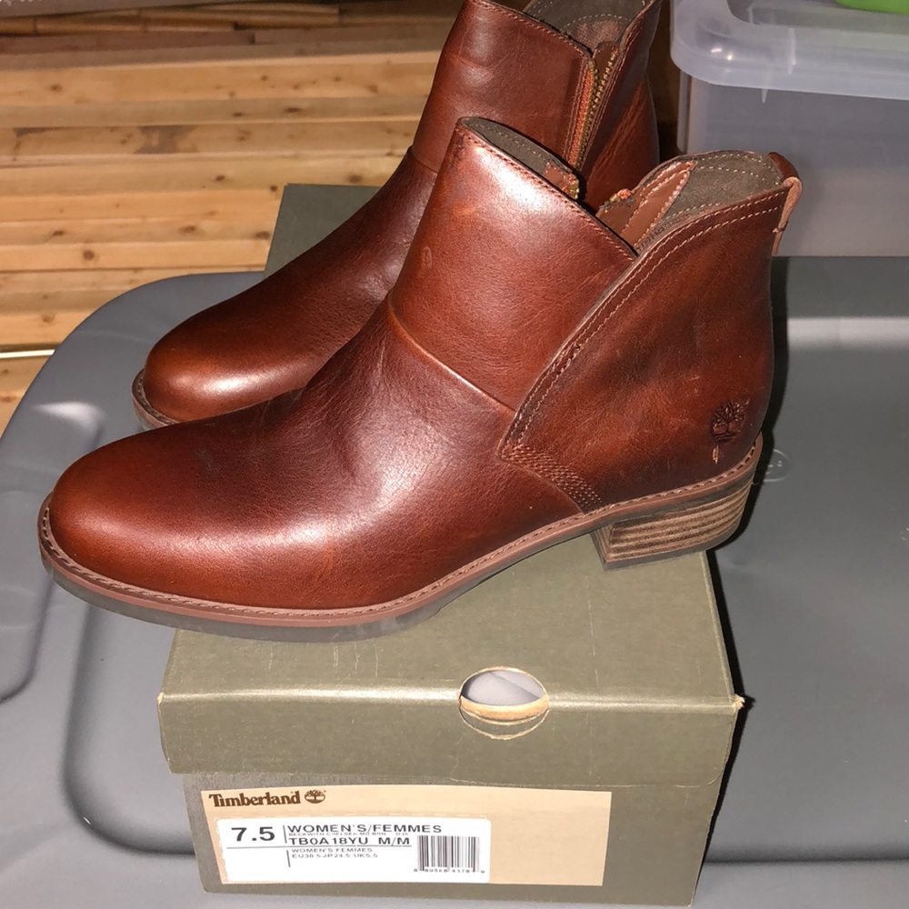 BRAND NEW Medium Brown Timberland Ankle Boots